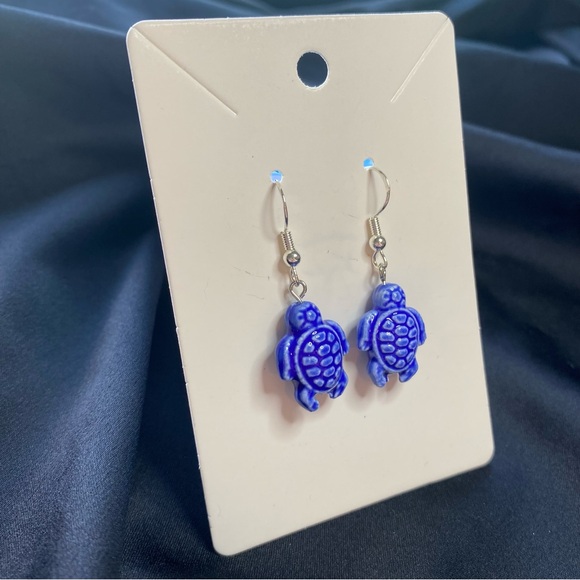 Blue Willow Boutique Earrings - Picture 3 of 4